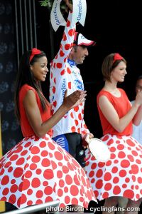 2010_tour_de_france_stage10_jerome_pineau_podium_girls1